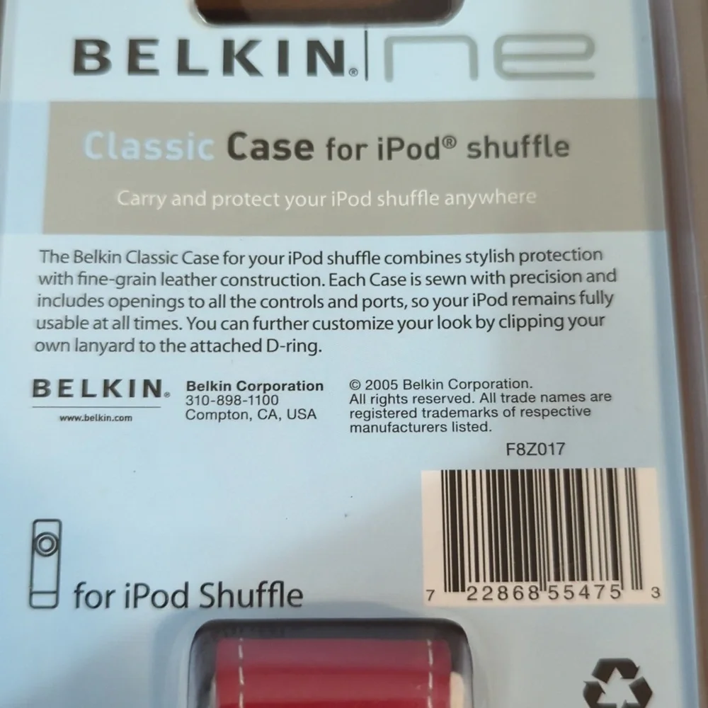 Belkin ne Classic Case for iPod Shuffle Red White Black Fine Grain Leather NIP